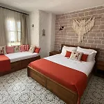 Q-zen House جوندا